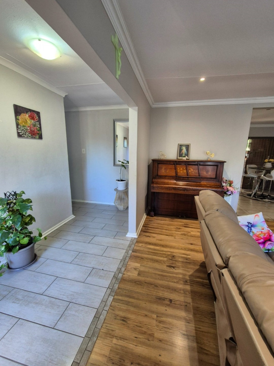 To Let 3 Bedroom Property for Rent in Pellissier Free State